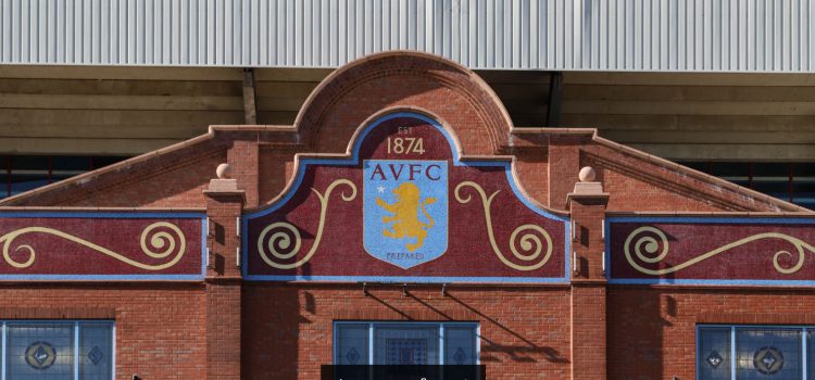 Premier League, l’Aston Villa ha vietato ai suoi giocatori… di fare il Fantacalcio