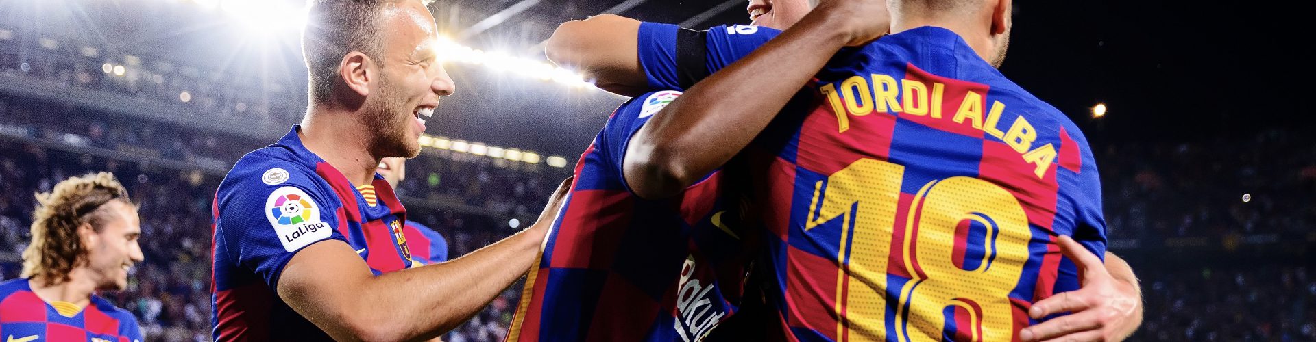 Barcellona, Koeman non convoca Vidal e Suarez per l’amichevole con il Girona