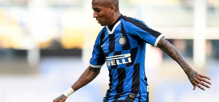 Ashley Young ha sconfitto il Covid-19: l’esterno è a disposizione