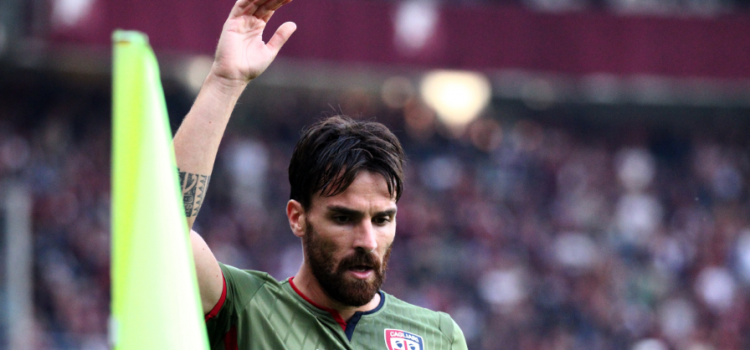 Il gesto di Cigarini: rinnova gratis con il Cagliari per concludere il campionato