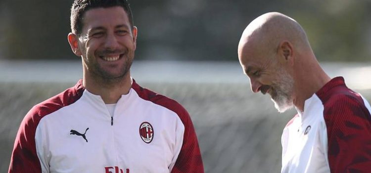 Milan, conferenza Bonera: «Sentirò Pioli nell’intervallo. Infortunio Leao? Abbiamo tante soluzioni»