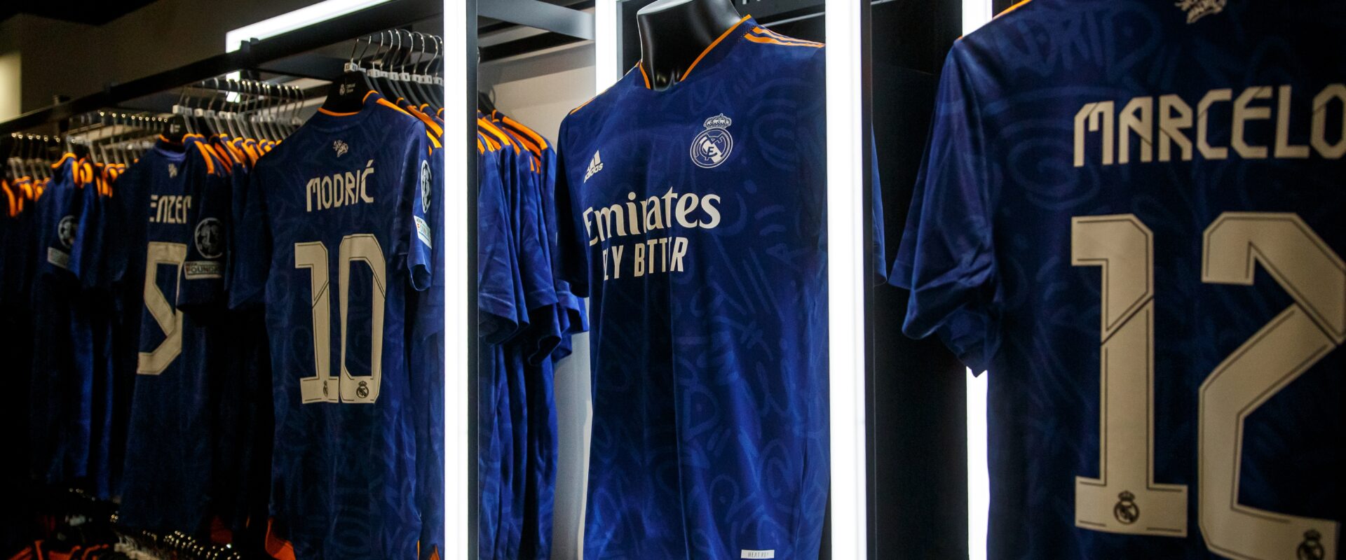 perché le maglie da calcio costano così tanto